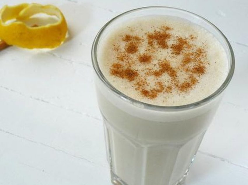 A të ndihmon qumështi me kanellë të bësh gjumë më të qetë?