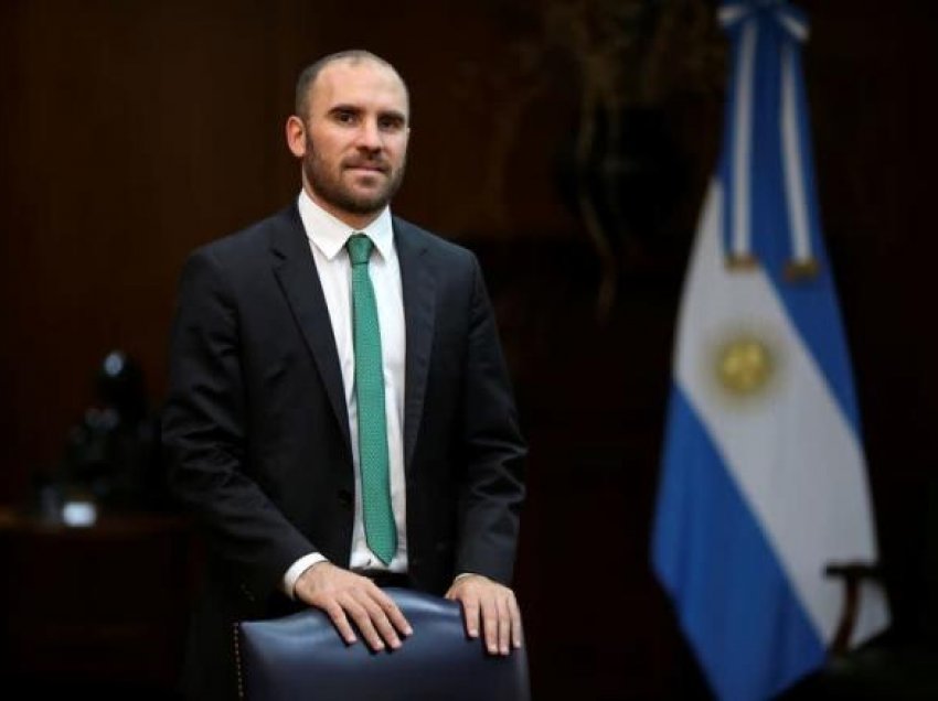 Ministri i ekonomisë së Argjentinës drejtohet në Evropë, kërkon mbështetje nga G7 