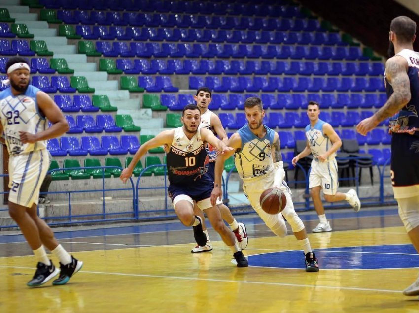 Goga Basket fiton sërish derbin me Teutën dhe nis shkëputjen