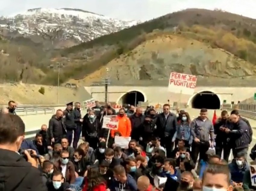 Qendra e VV-së në Shqipëri: Të ndalet zaptimi i lumenjve, të lirohen protestuesit