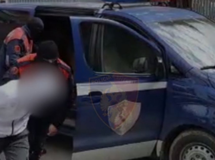 Rreh policin bashkiak, arrestohet 43-vjeçari. Dy të rinjtë në Tiranë kapen me kokainë dhe kanabis