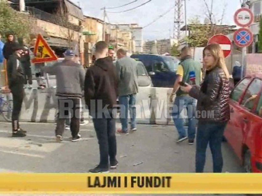 ARRSH u bllokoi rrugën, banorët në Laprakë ngrihen në protestë