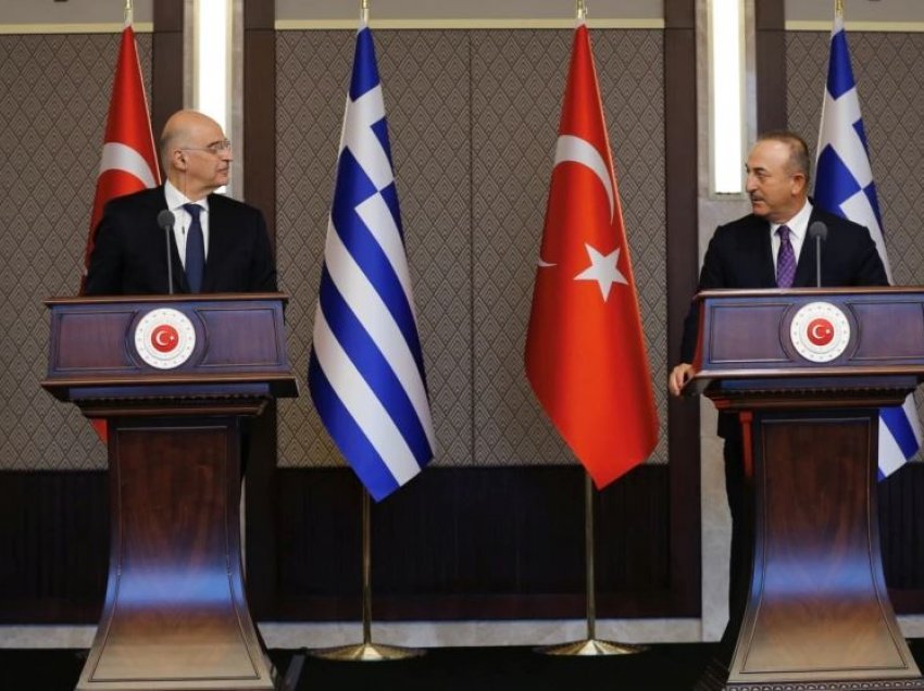 Ministrat e Greqisë dhe Turqisë përplasen në konferencë shtypi