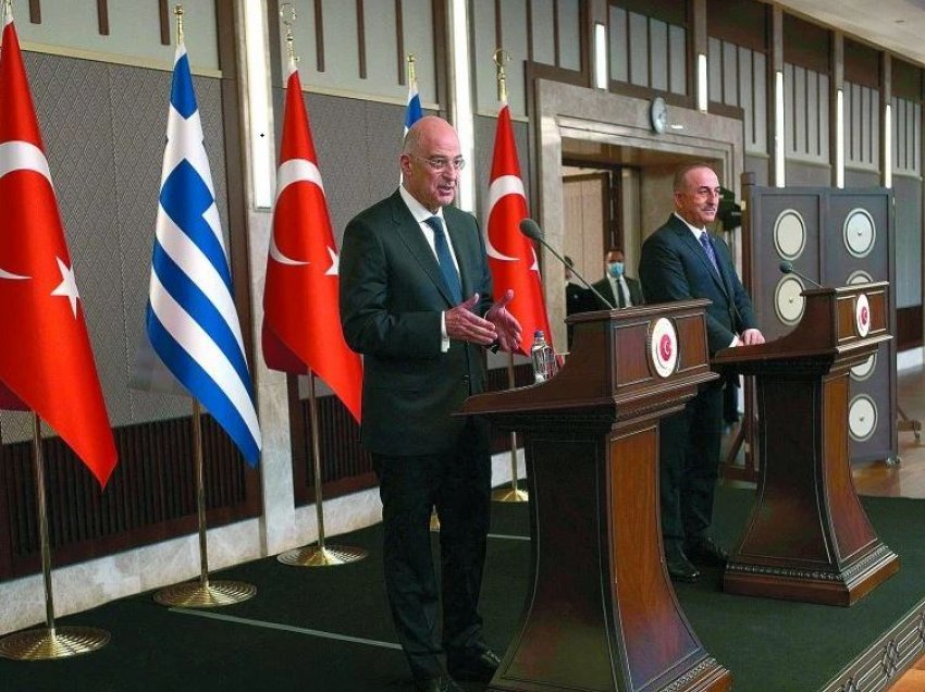 Konferencë për media me tone të ashpra/ Përplasen ministrat e Jashtëm të Greqisë e Turqisë, ja replikat