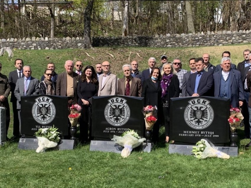 Kongresi Panshqiptar Amerikan, vizitë në memorialin e heronjëve të Kosovës, Vëllezërve Bytyçi, në Yonkers New York