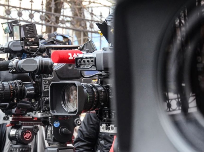 Pse Kosova shënoi rënie në lirinë e mediave?