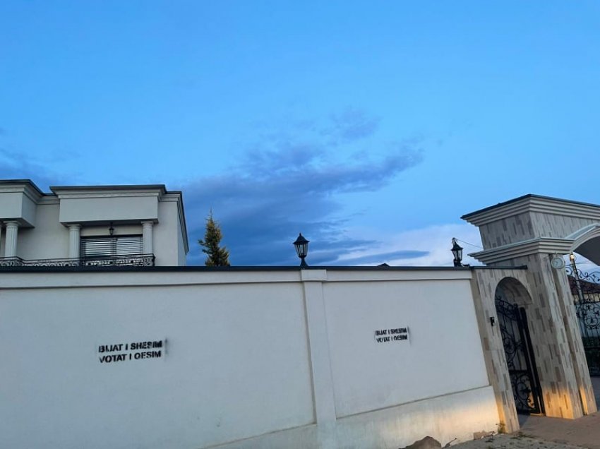 “Bijat i shesim, votat i qesim”, autori i grafitit ia huq shtëpisë së Adelina Graincës