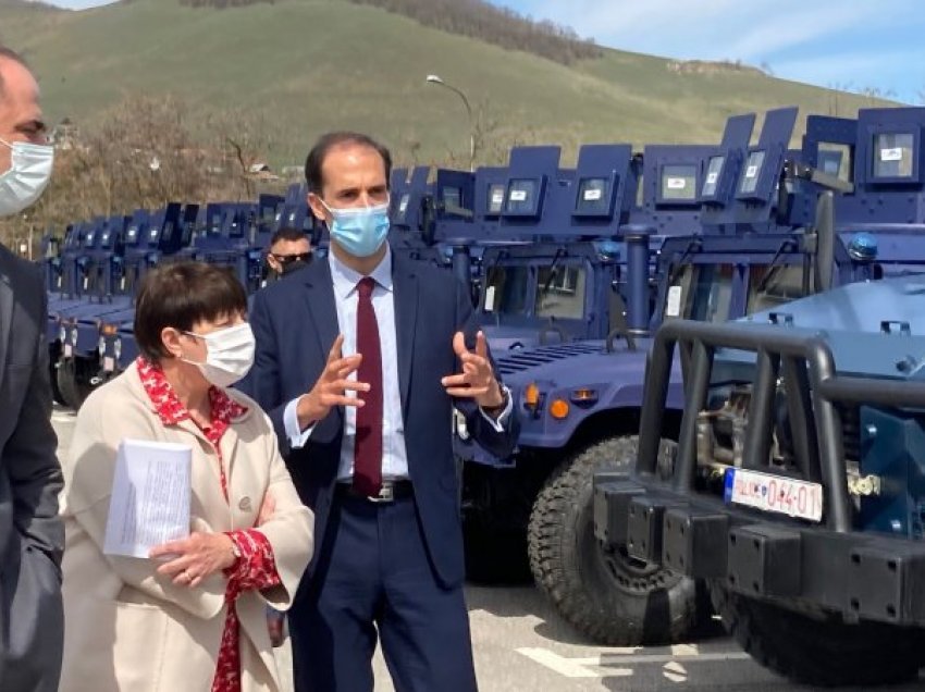 Franca i dhuron tri automjete Bastion Policisë së Kosovës
