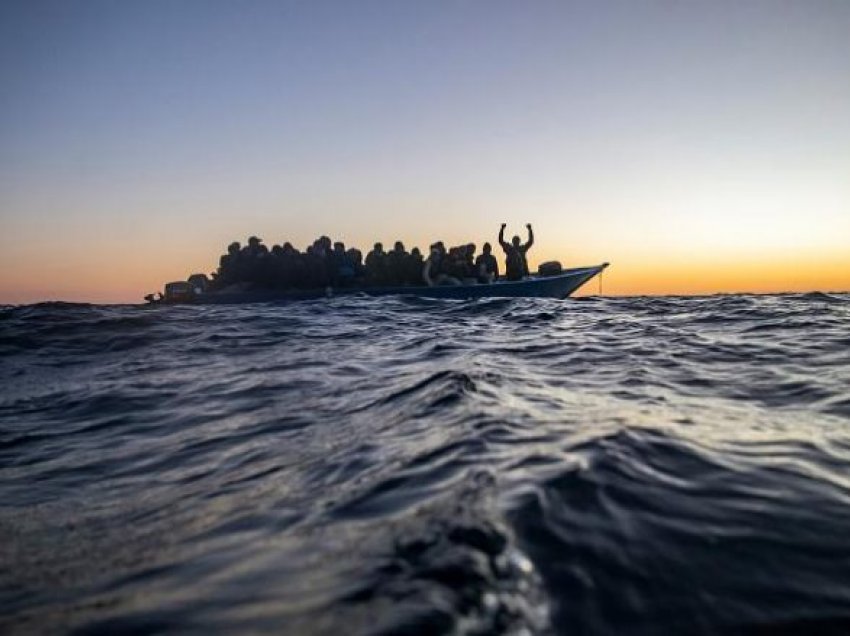 Rrënojat e një anije gjenden në brigjet e Libisë, dyshohet për 130 të vdekur gjatë rrugës për në Evropë
