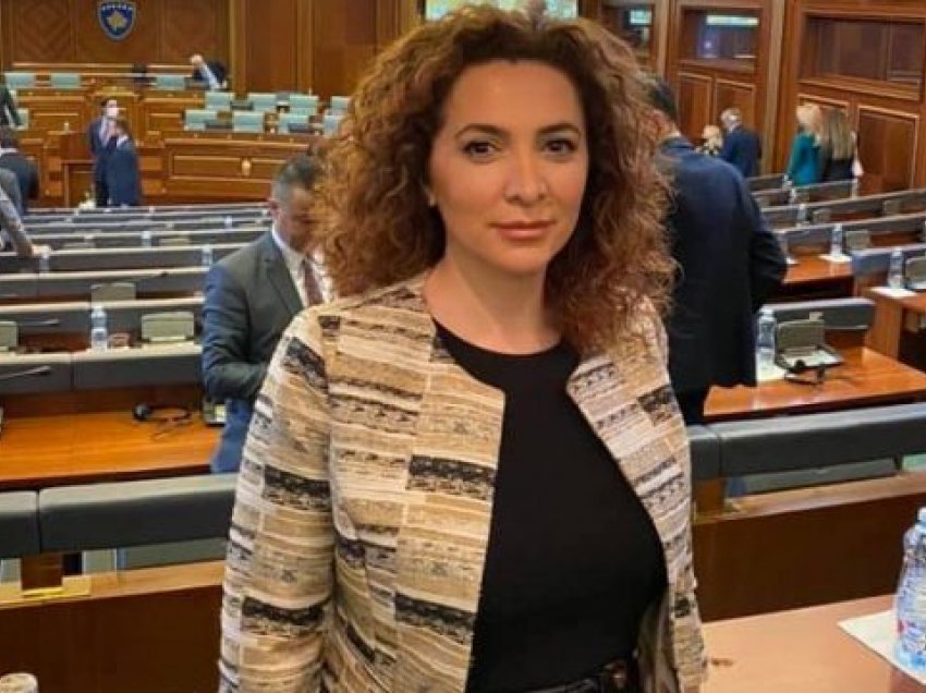 I vjen një reagim Albena Reshitajt e cila tha se është fat që aksidenti i Kroacisë nuk ka ndodhur në Kosovë