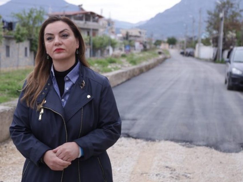 Albana Vokshi denoncon: Qeveria thyen heshtjen zgjedhore, hedh fshehurazi asfalt elektoral në mesnatë