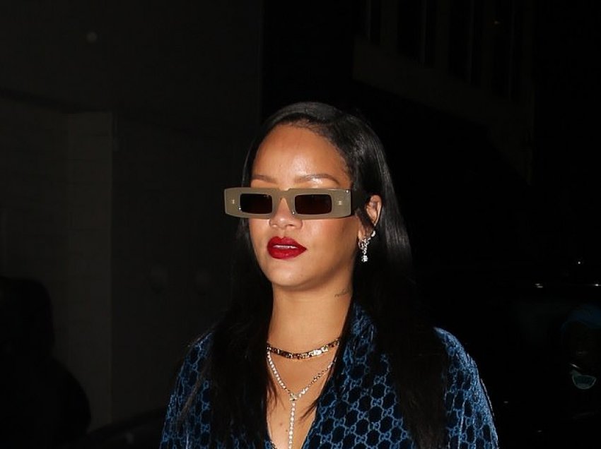 Rihanna shfaqet me një stil të jashtëzakonshëm gjatë një darke në Santa Monica