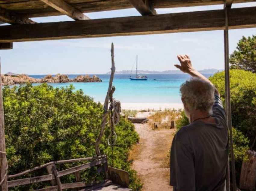“Hoqa dorë nga lufta”: “Robinson Kruzo”i Italisë gati të largohet nga ishulli