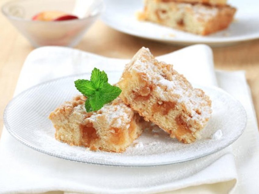 Receta për ëmbëlsirë të shijshme me mollë: Përgatitje e shpejtë dhe e thjeshtë