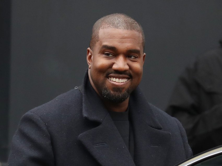 Atletet e Kanye West thyejnë çdo rekord, shiten në ankand për vlerën e çmendur