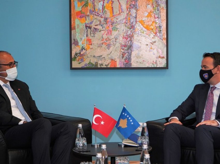 Ministri i Bujqësisë takohet me ambasadorin e Turqisë, theksohet bashkëpunim mes dy vendeve
