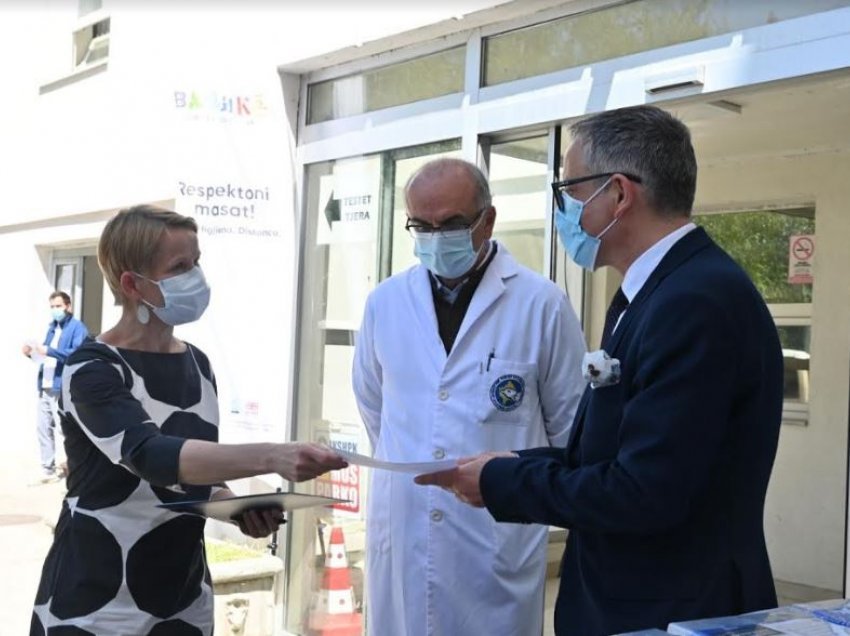 UNDP dhe partnerët i dorëzojnë Institutit Kombëtar të Shëndetit Publik pajisjet për marrjen e mostrave COVID