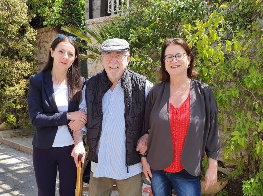 Ambasadorja e Kosovës në Izrael takon të mbijetuarin e Holokaustit që u lind dhe u rrit në Kosovë
