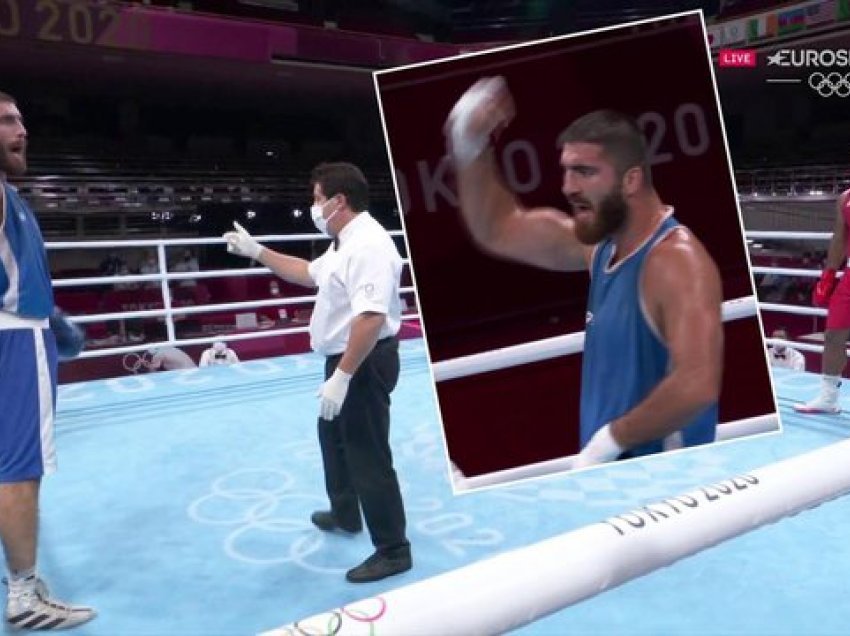 Nxehet keq boksieri pas humbjes në Olimpiadë, fillon të godasë me grushta kamerën 