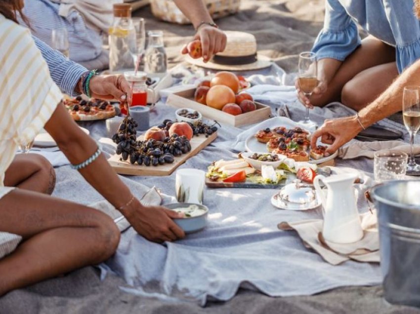 Cilat janë ushqimet ideale për plazh?