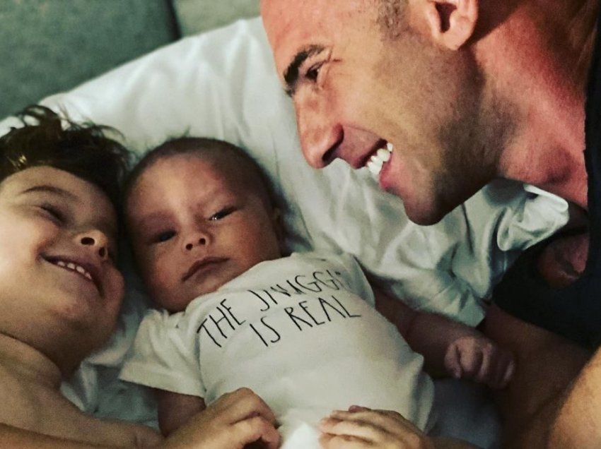 Patris Berisha postoi foton e ëmbël me djalin e dytë
