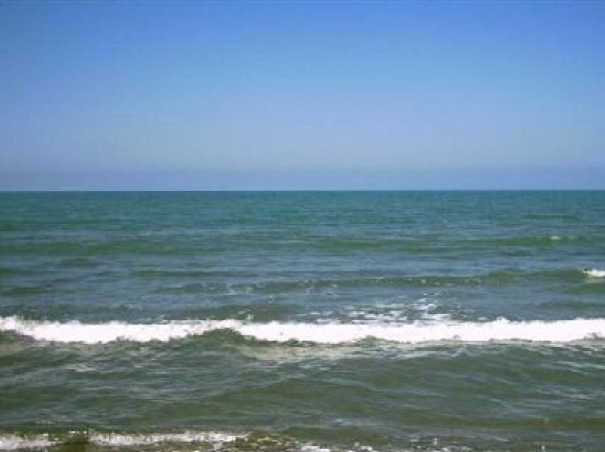 Ngjarje e rëndë në plazhin e Qerretit, mbytet në det pushuesi 50-vjeçar 