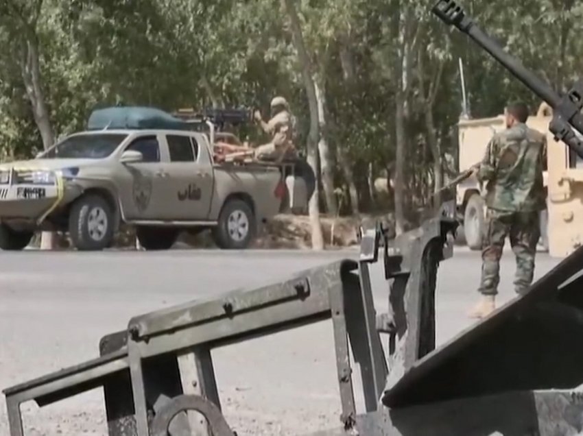 Talibanët sulmojnë me raketa aeroportin e Kandaharit