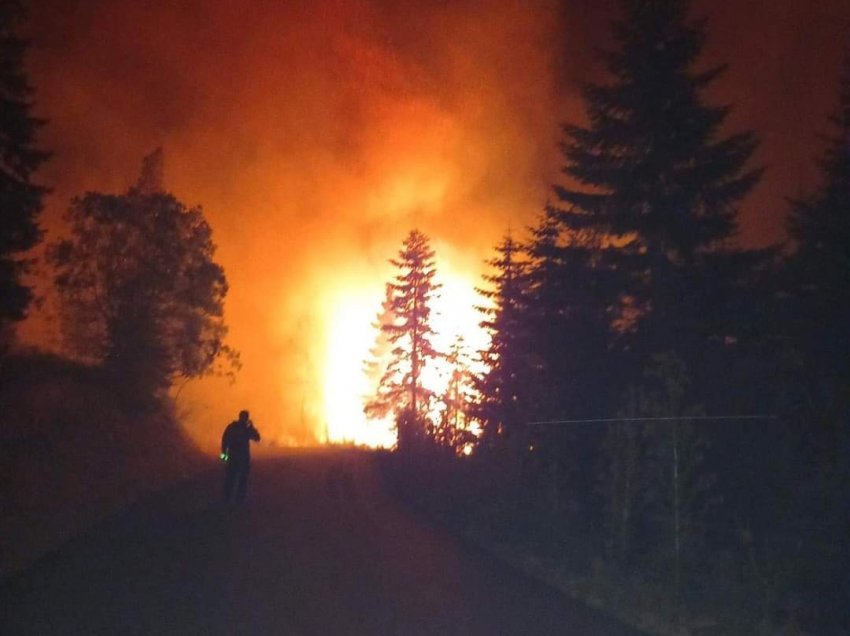 10 familje të Rugovës po rrezikohen nga zjarri