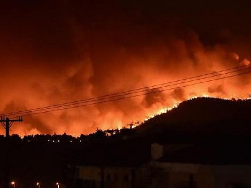 Evropa ndihmon Greqinë përderisa zjarri i afrohet Athinës