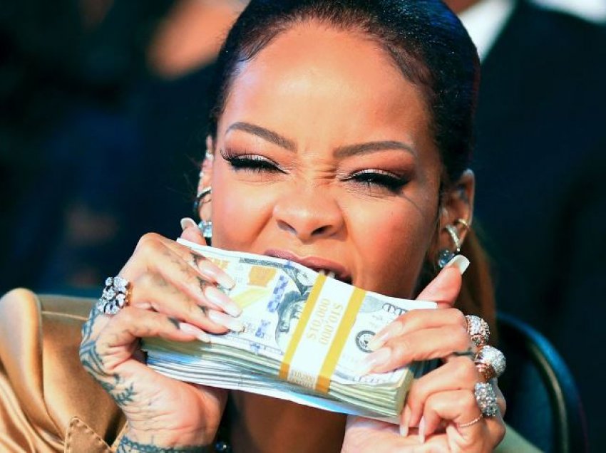 Rihanna tregon si ndihet që u shpall miliardere