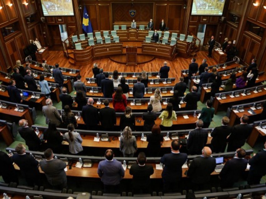 Mbi 200 mijë euro paga dhe mëditje për stafin mbështetës politik në Kuvend