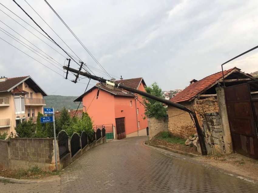 Era e fortë dhe shiu dëmton shtyllat elektrike në Suharekë
