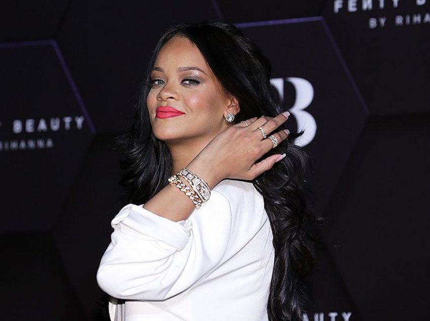 Rihanna sjell në treg aromën e re të parfumit