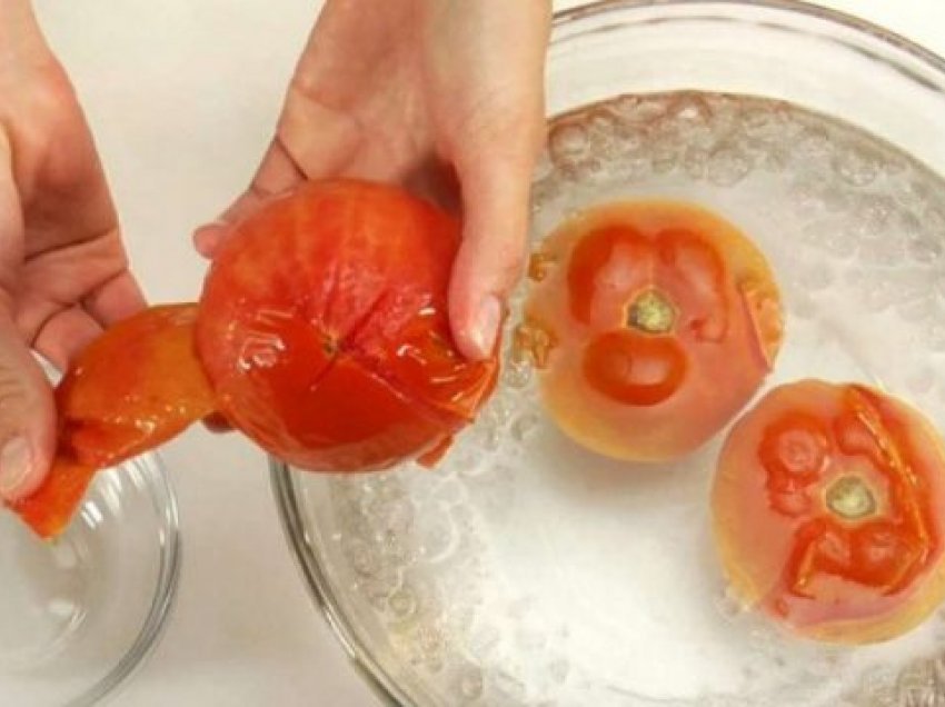 ‘Sekreti’ i domates që i nevojitet lëkurës