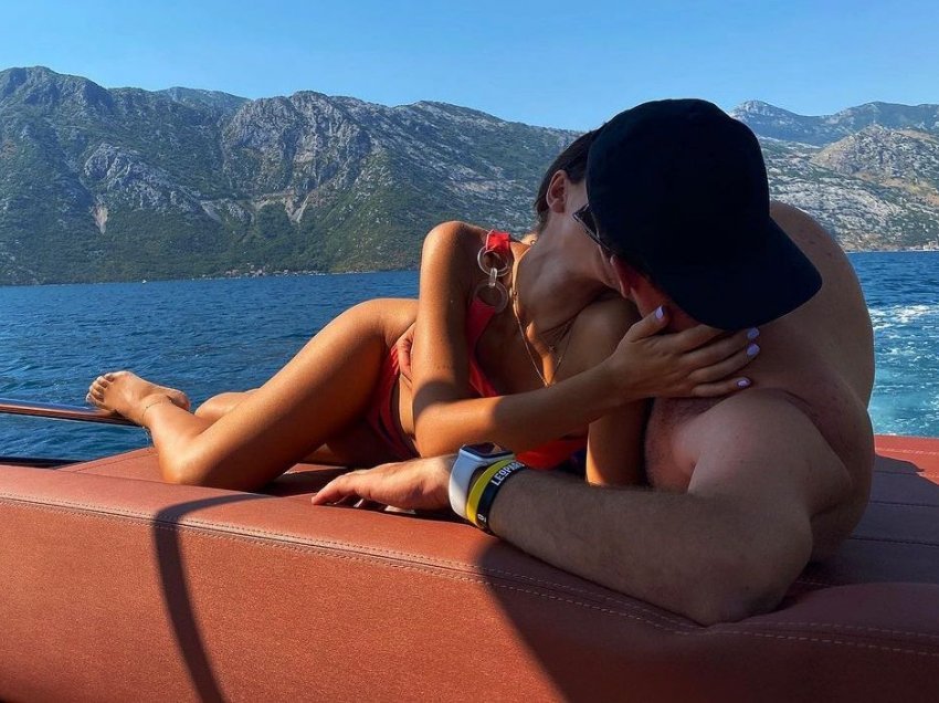 Modelja shqiptare konfirmon lidhjen, poston foto duke u puthur me partnerin