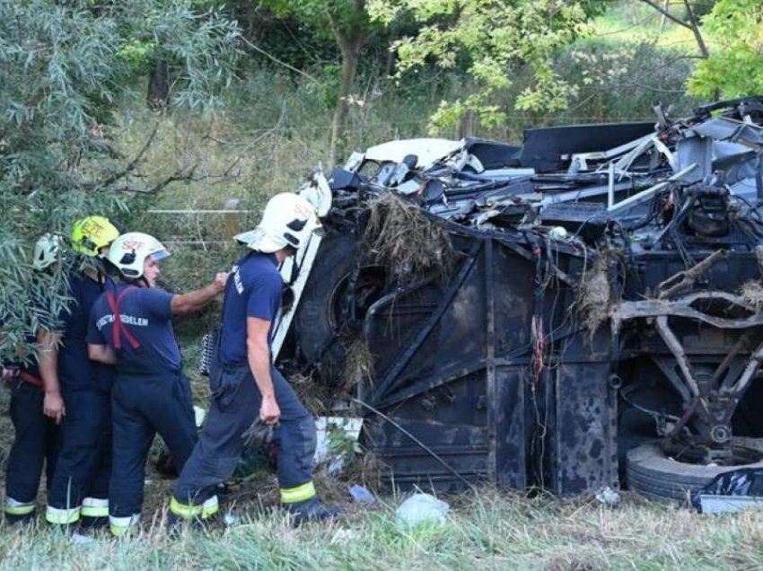 Rrokulliset autobusi, tetë të vdekur e mbi 40 të lënduar