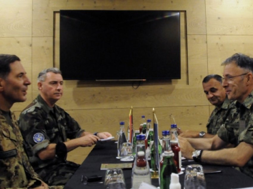 Komandanti i KFOR-it Federici bisedoi me krye-shefin e shtabit të ushtrisë së Serbisë Mojsiloviç për situatën e sigurisë në Kosovë