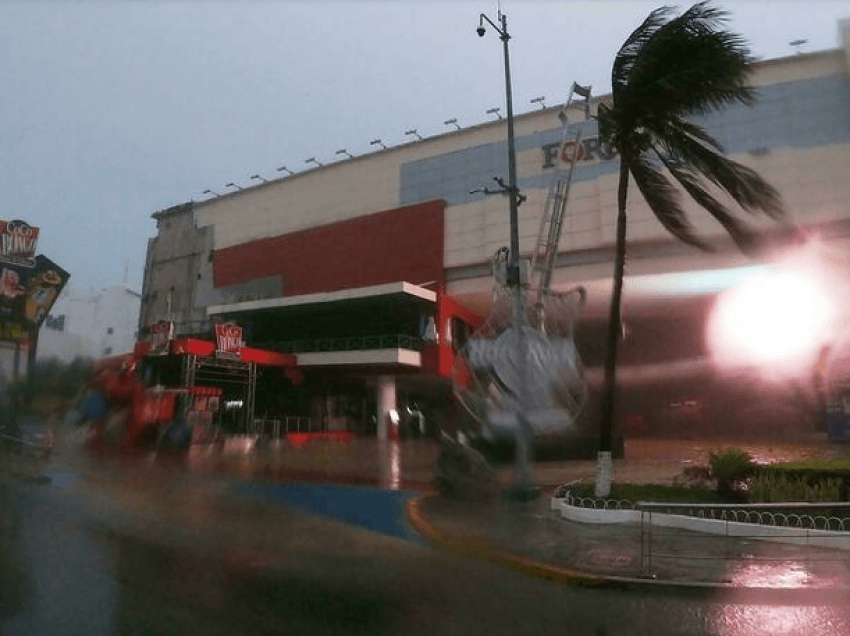 Uragani Grace godet brigjet e Karaibeve të Meksikës
