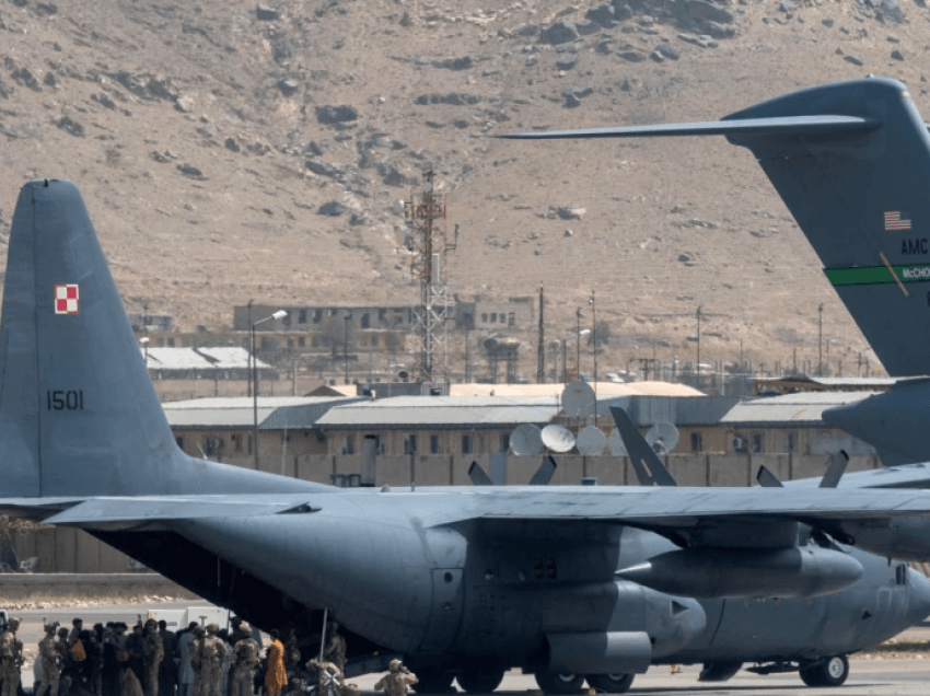 SHBA: Avionët luftarakë po fluturojnë mbi Kabul për të ofruar siguri për evakuimet