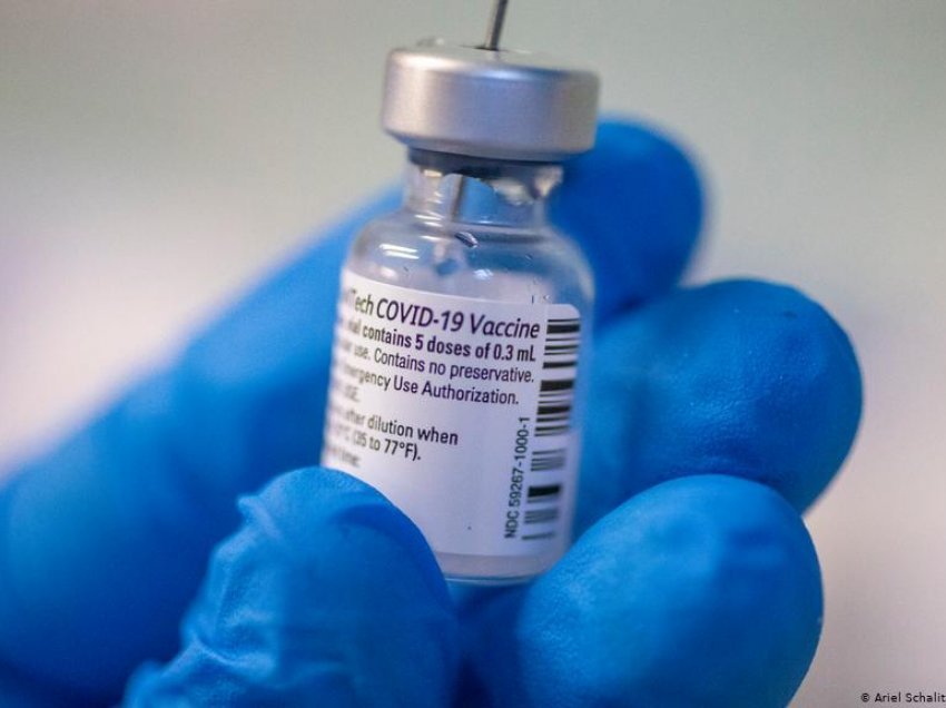 Izraeli tregoi se COVID-19 mund të shpërthejnë edhe nëse vaksinohet 80% e qytetarëve