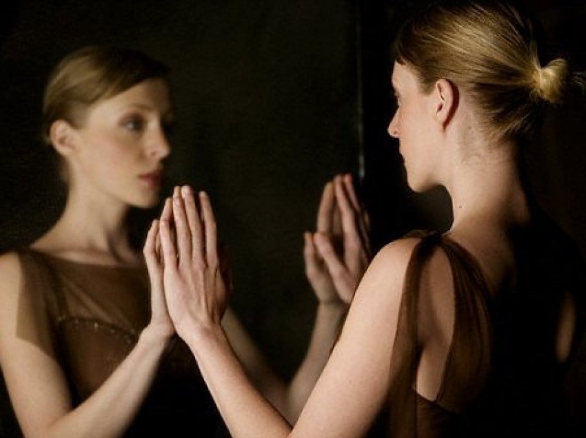 Ligji i pasqyrës: Plagët emocionale që çojnë në prishjen e një marrëdhënieje