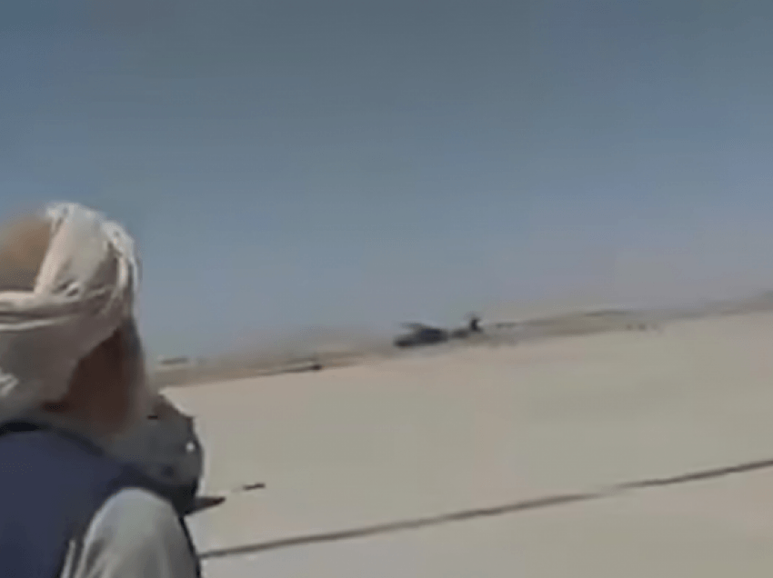 Talebanët marrin një helikopter 6 milionë dollarë të prodhuar nga SHBA për “një xhiro” rreth një aeroporti