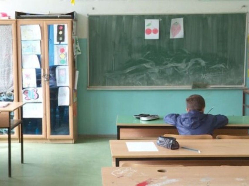 Shqyrtohen kushtet për arsimtarët e pavaksinuar në Tetovë