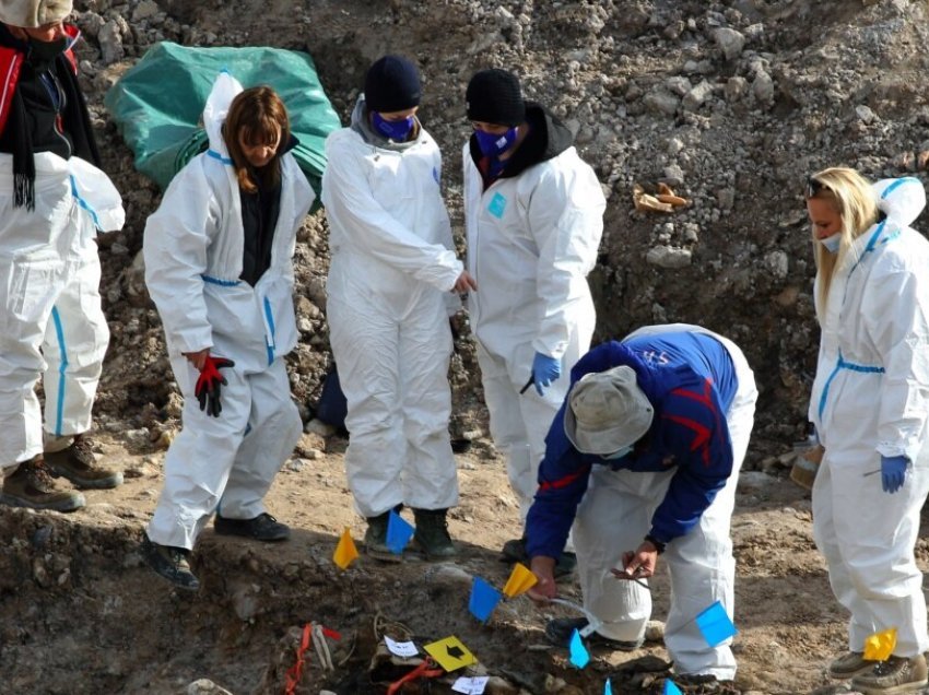Zhdukja e kufomave është krim i dyfishtë i Serbisë në Kosovë!