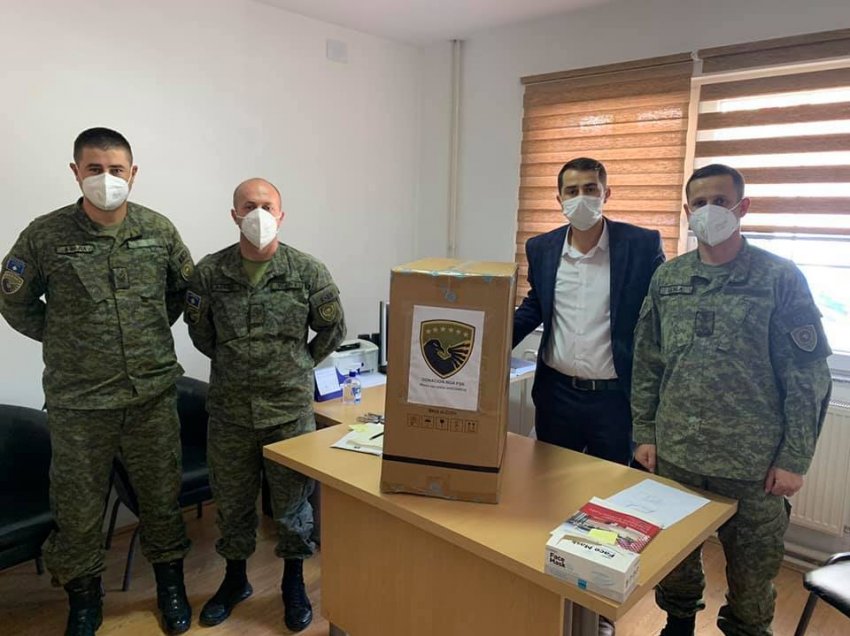 Ushtria e Kosovës furnizon me maska mbrojtëse Institucionet e ndryshme të Komunës së Vitisë