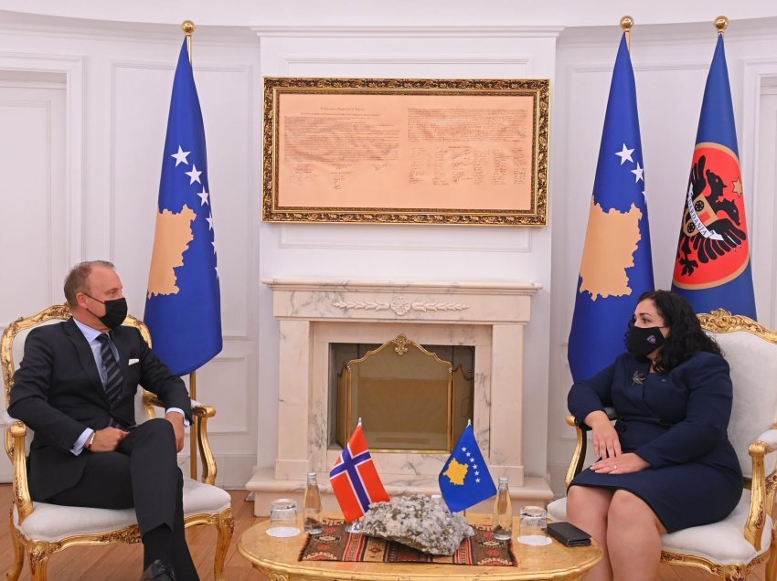 Presidentja Osmani takoi ambasadorin e Norvegjisë, Jens Erik Grøndahl