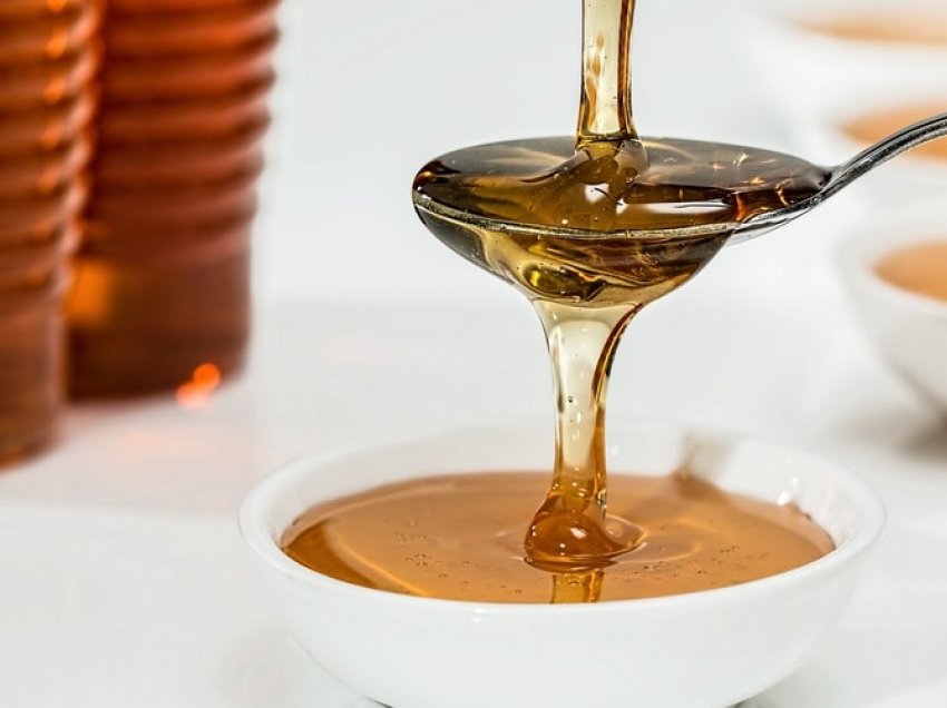 Si të dalloni mjaltin cilësor? Ndiqni këtë këshillë të thjeshtë