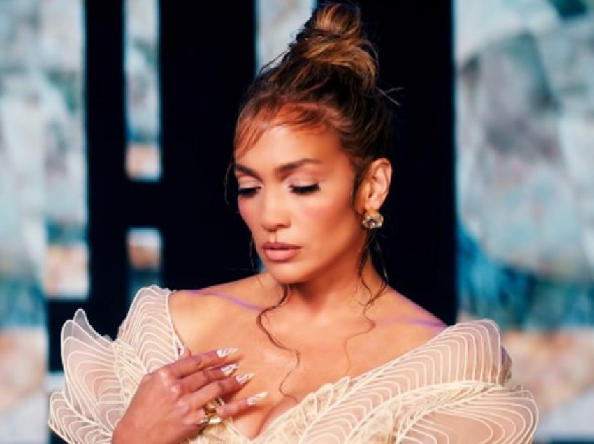 Jennifer Lopez publikon videoklipin e këngës “On My Way”