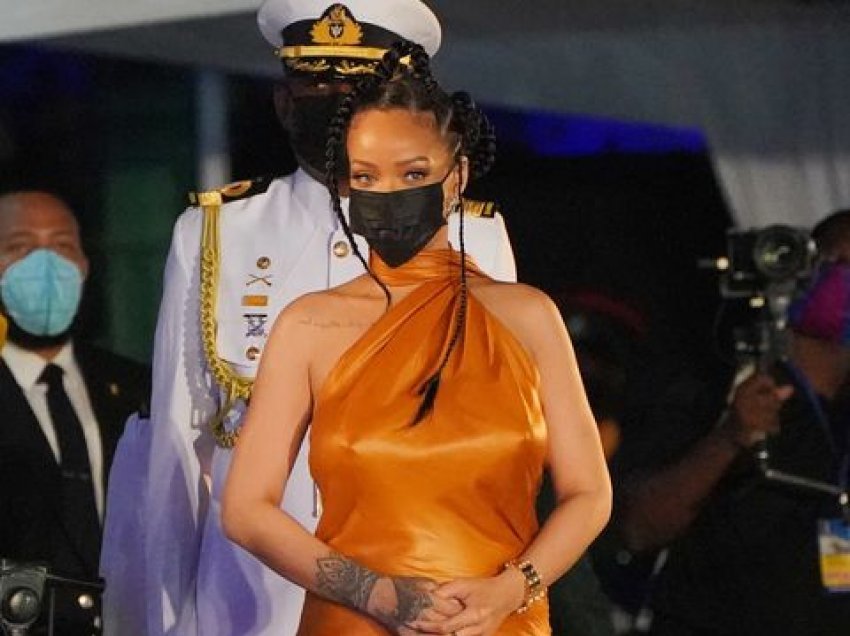 Rihanna i përgjigjet lajmeve për shtatzëninë e saj