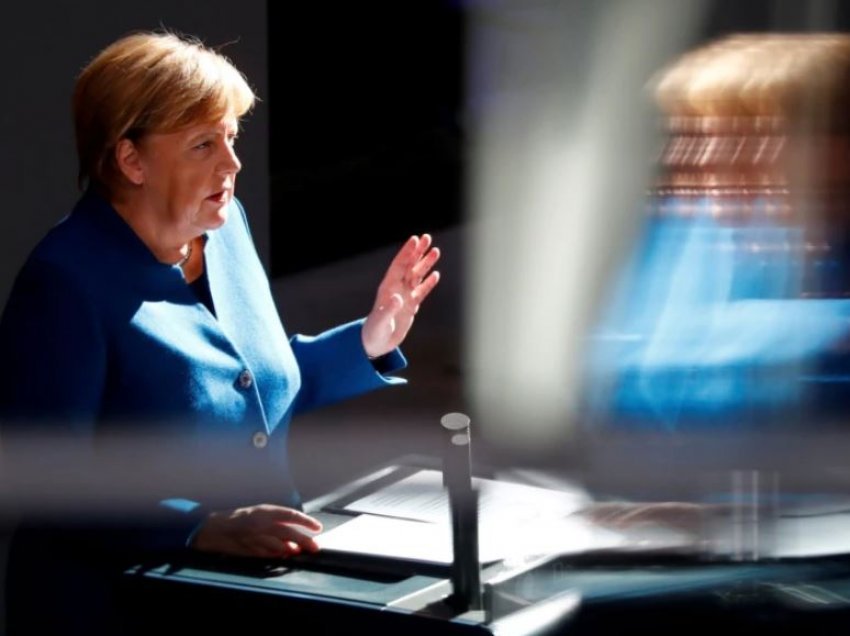 Merkel sërish u bën thirrje gjermanëve që të vaksinohen